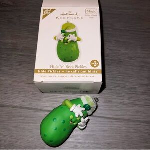 2010 Hallmark Keepsake Ornament Hide-'n'-Seek Pickles Magic Christmas Ornament